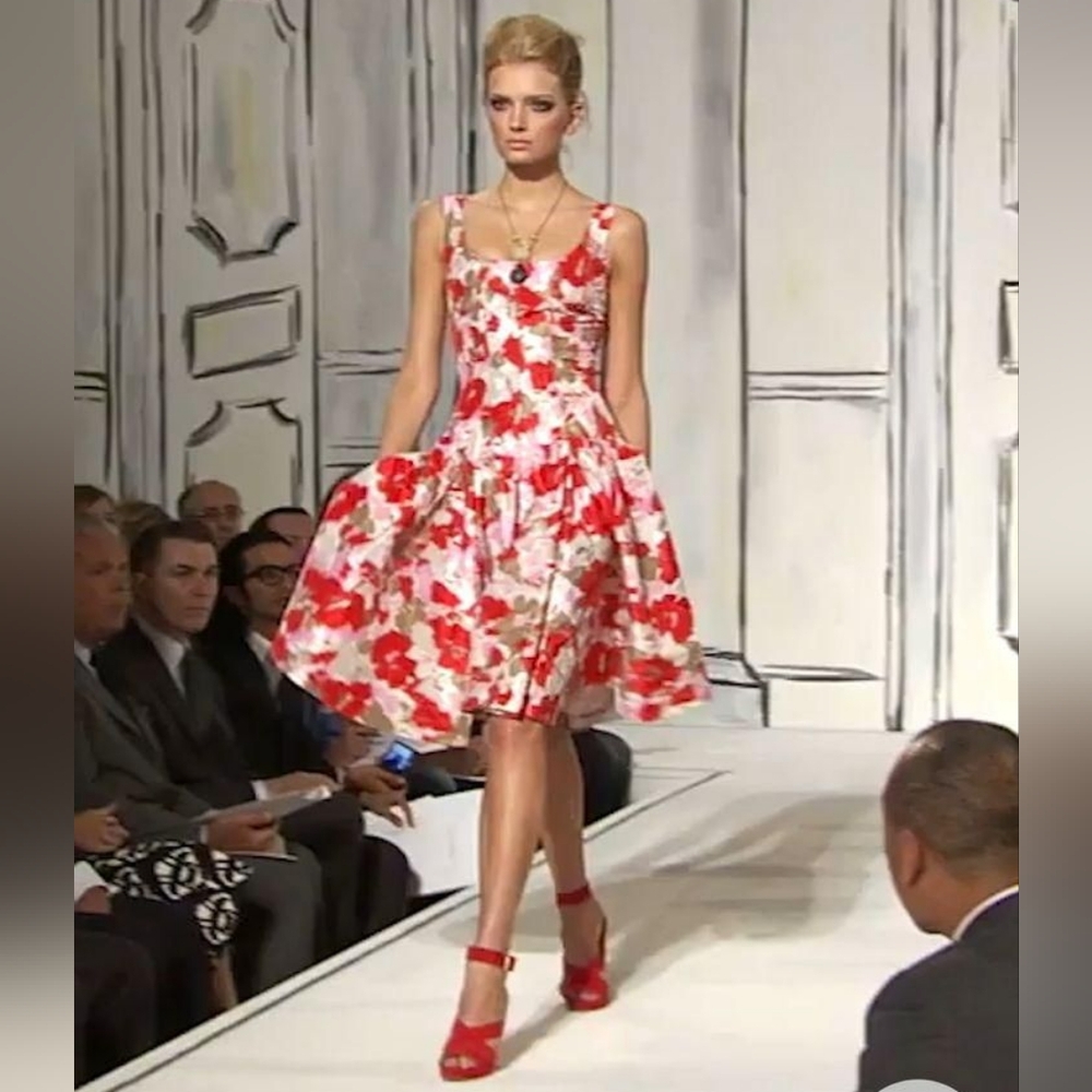 $5,000 OSCAR DE LA RENTA STUNNING WHT RED PINK FLORAL SILK RUNWAY DRESS US 6 M